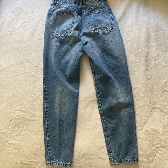 Bershka Ripped Mom Jeans - Picture 2 of 4